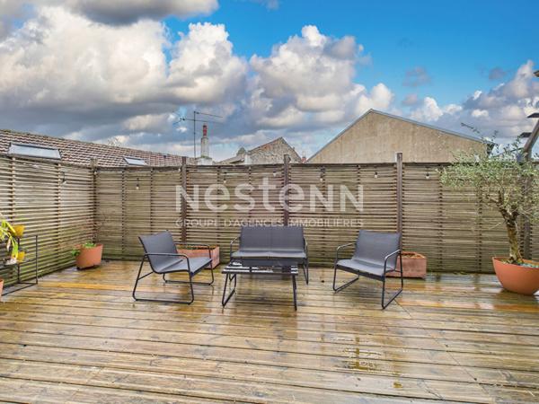 A vendre à Aurillac, centre ville, proche gare, appartement rénové de type 2 d'une surface de 59 m² avec terrasse.