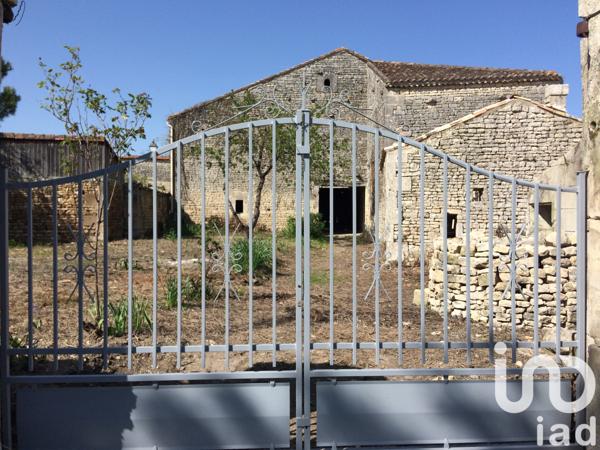 Maison à vendre 4 pièces 375 m² Hiersac