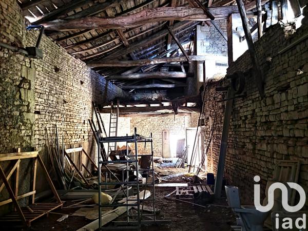 Maison à vendre 4 pièces 375 m² Hiersac