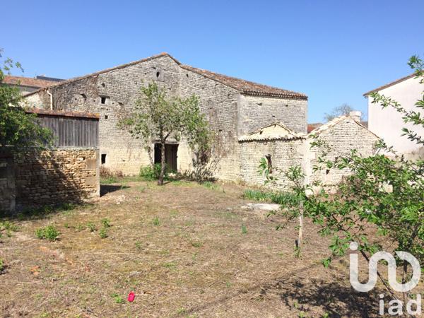 Maison à vendre 4 pièces 375 m² Hiersac