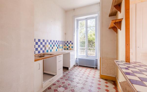 Maison à vendre    8 pièces • 146,54 m2 Caluire-et-Cuire