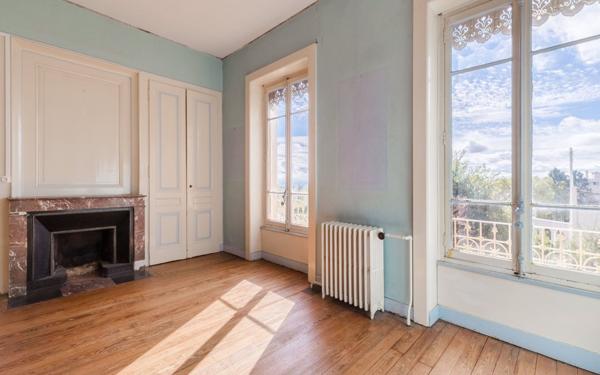 Maison à vendre    8 pièces • 146,54 m2 Caluire-et-Cuire