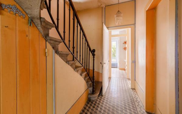 Maison à vendre    8 pièces • 146,54 m2 Caluire-et-Cuire