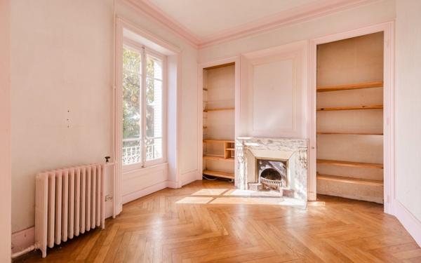 Maison à vendre    8 pièces • 146,54 m2 Caluire-et-Cuire