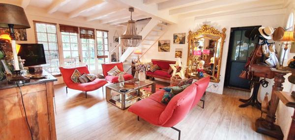 Maison avec piscine et grand garage