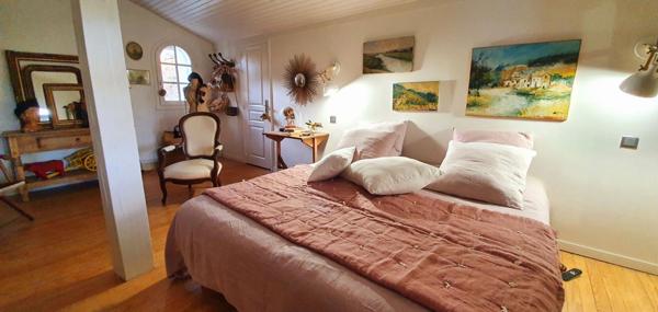 Maison avec piscine et grand garage