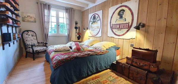 Maison avec piscine et grand garage