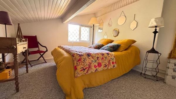 Maison avec piscine et grand garage