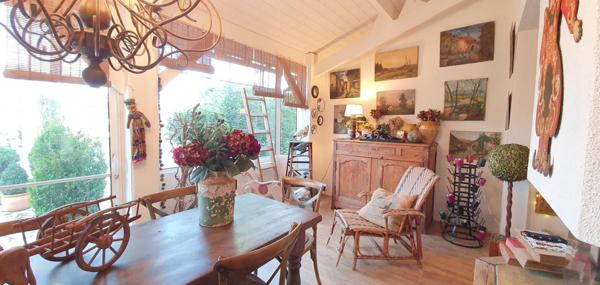 Maison avec piscine et grand garage