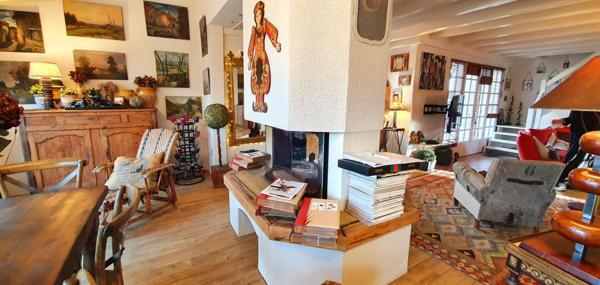 Maison avec piscine et grand garage