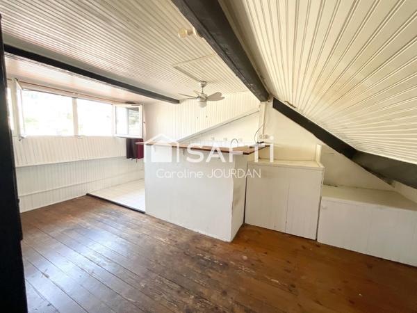 Studio mansardé 44m2 habitable - boulevard Stalingrad - calme, lumière et vue dégagée