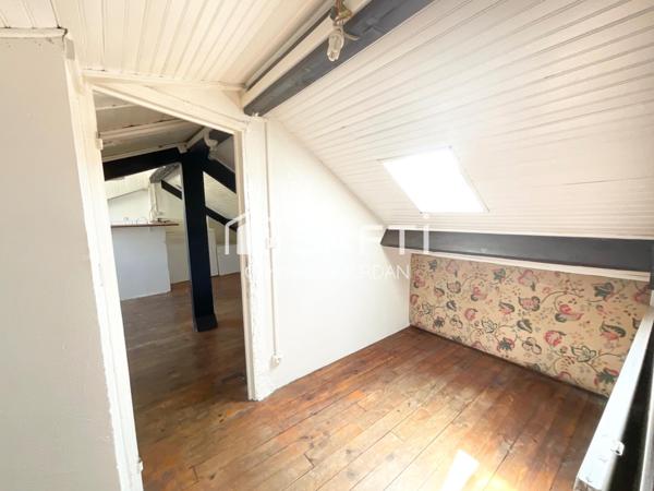 Studio mansardé 44m2 habitable - boulevard Stalingrad - calme, lumière et vue dégagée