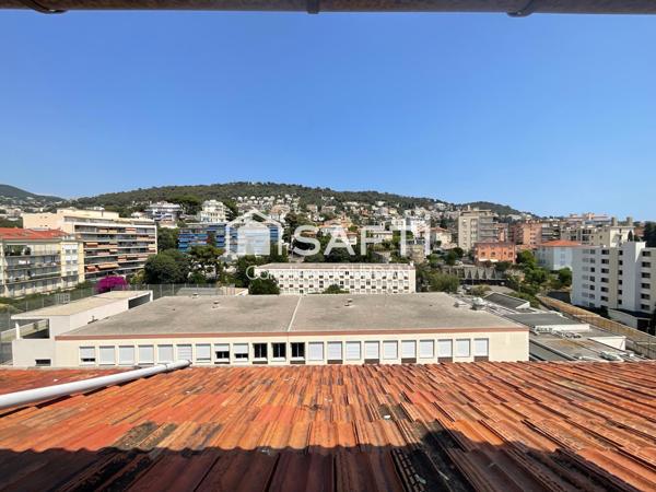 Studio mansardé 44m2 habitable - boulevard Stalingrad - calme, lumière et vue dégagée