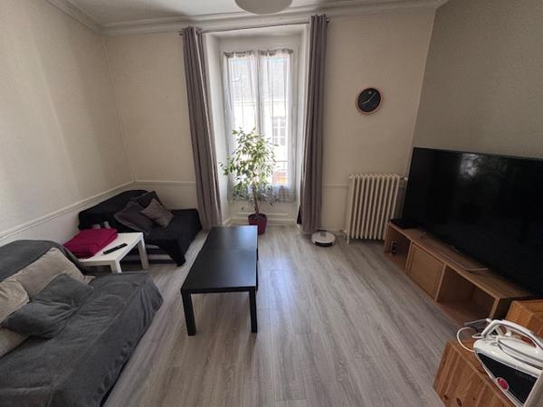 EXCLUSIVITÉ – MAISON T6 RÉNOVÉE AVEC TERRASSE EN PLEIN CŒUR DE LA RIVE GAUCHE (LAVAL, 53)