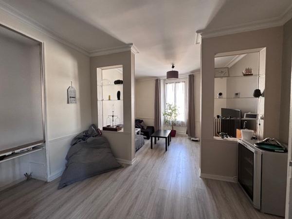 EXCLUSIVITÉ – MAISON T6 RÉNOVÉE AVEC TERRASSE EN PLEIN CŒUR DE LA RIVE GAUCHE (LAVAL, 53)