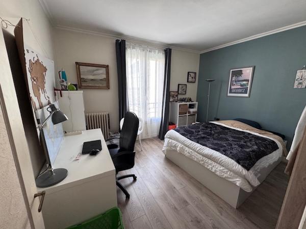 EXCLUSIVITÉ – MAISON T6 RÉNOVÉE AVEC TERRASSE EN PLEIN CŒUR DE LA RIVE GAUCHE (LAVAL, 53)