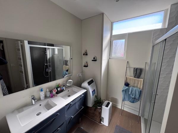 EXCLUSIVITÉ – MAISON T6 RÉNOVÉE AVEC TERRASSE EN PLEIN CŒUR DE LA RIVE GAUCHE (LAVAL, 53)