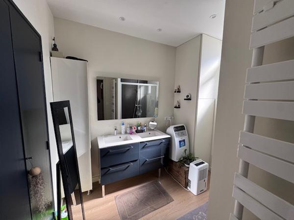 EXCLUSIVITÉ – MAISON T6 RÉNOVÉE AVEC TERRASSE EN PLEIN CŒUR DE LA RIVE GAUCHE (LAVAL, 53)