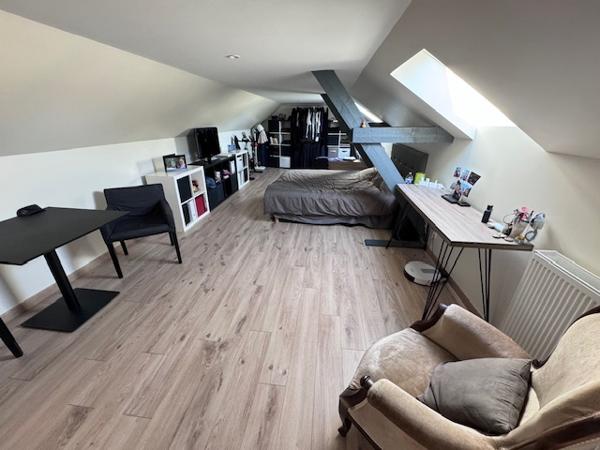 EXCLUSIVITÉ – MAISON T6 RÉNOVÉE AVEC TERRASSE EN PLEIN CŒUR DE LA RIVE GAUCHE (LAVAL, 53)