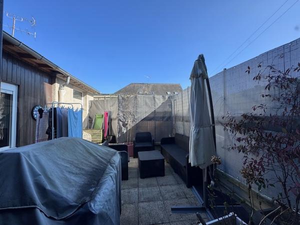 EXCLUSIVITÉ – MAISON T6 RÉNOVÉE AVEC TERRASSE EN PLEIN CŒUR DE LA RIVE GAUCHE (LAVAL, 53)