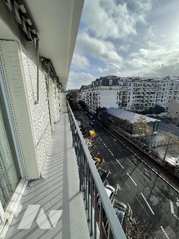 Appartrement  3/4 pièces, 78M², métro Corentin Celton avec cave et box