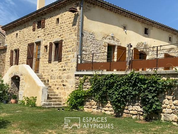 Vaste corps de ferme rénové, en Ardèche Verte.