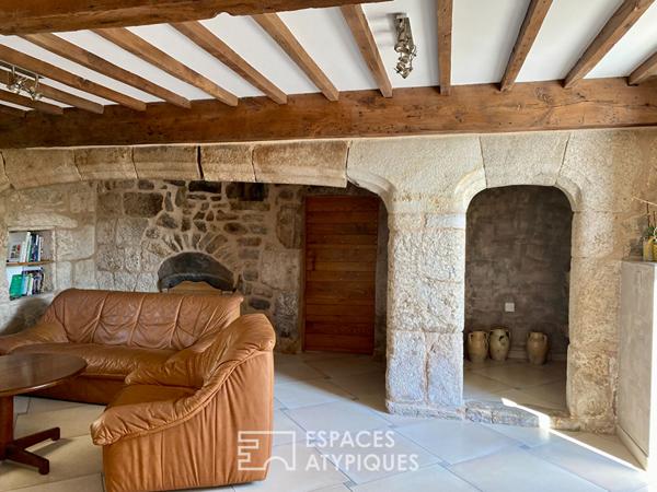 Vaste corps de ferme rénové, en Ardèche Verte.