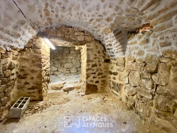 Vaste corps de ferme rénové, en Ardèche Verte.