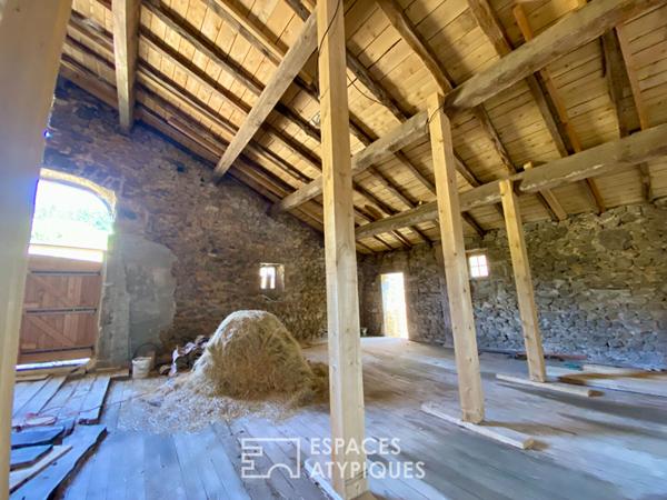 Vaste corps de ferme rénové, en Ardèche Verte.