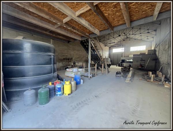 Local/ Atelier + bureau À VENDRE – de 508 m² avec grand terrain clos de 3 737 m² – Emplacement stratégique SAINT JEAN D'ANGELY (17)