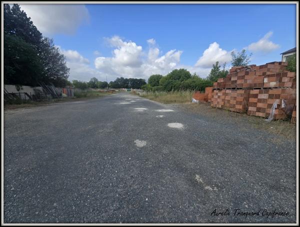 Local/ Atelier + bureau À VENDRE – de 508 m² avec grand terrain clos de 3 737 m² – Emplacement stratégique SAINT JEAN D'ANGELY (17)