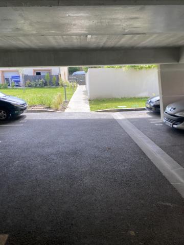 31170 Tournefeuille Location parking 10 m 2 - 50 € C.C (*) / Réference: M1459