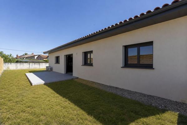 Villa neuve de 98m², 3 chambres, garage, jardin. - REF. VM478