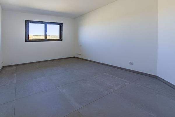 Villa neuve de 98m², 3 chambres, garage, jardin. - REF. VM478