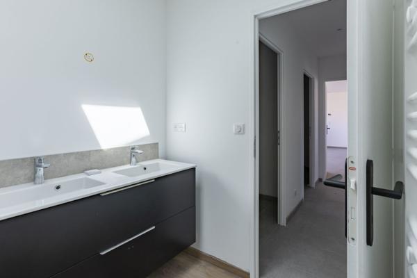 Villa neuve de 98m², 3 chambres, garage, jardin. - REF. VM478