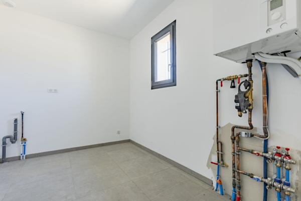 Villa neuve de 98m², 3 chambres, garage, jardin. - REF. VM478