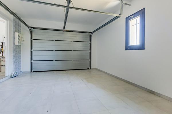 Villa neuve de 98m², 3 chambres, garage, jardin. - REF. VM478