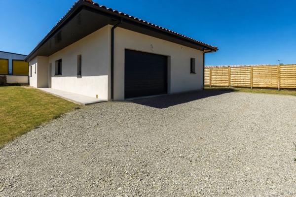 Villa neuve de 98m², 3 chambres, garage, jardin. - REF. VM478