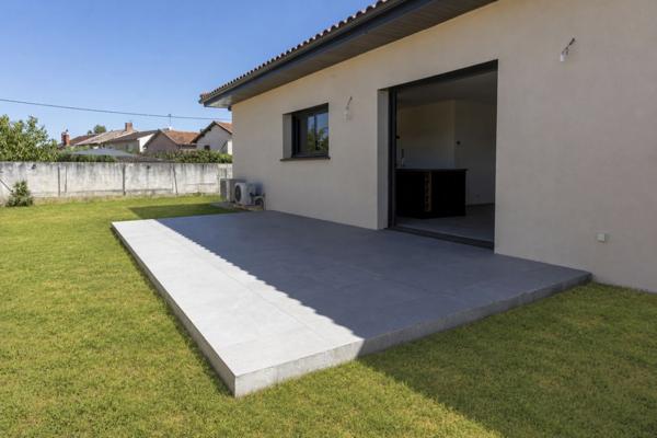 Villa neuve de 98m², 3 chambres, garage, jardin. - REF. VM478