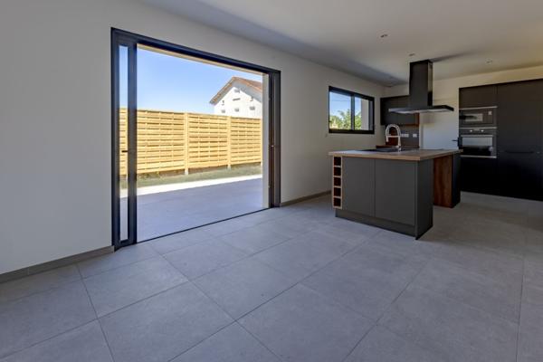 Villa neuve de 98m², 3 chambres, garage, jardin. - REF. VM478
