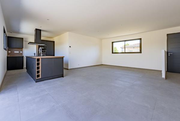 Villa neuve de 98m², 3 chambres, garage, jardin. - REF. VM478