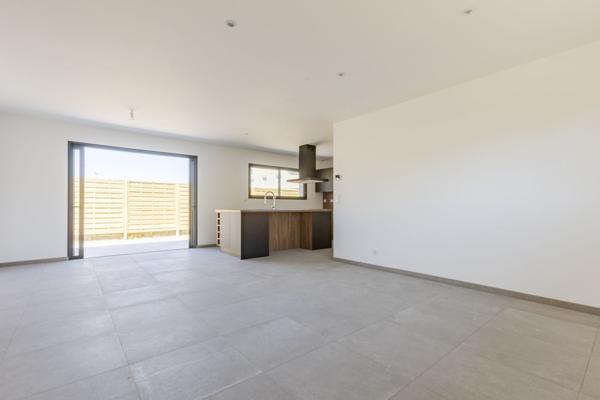 Villa neuve de 98m², 3 chambres, garage, jardin. - REF. VM478