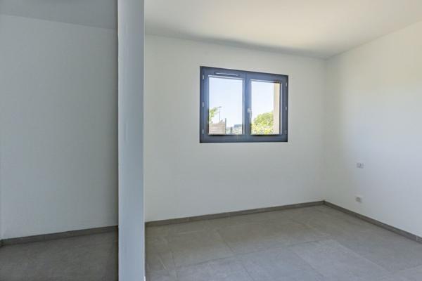 Villa neuve de 98m², 3 chambres, garage, jardin. - REF. VM478