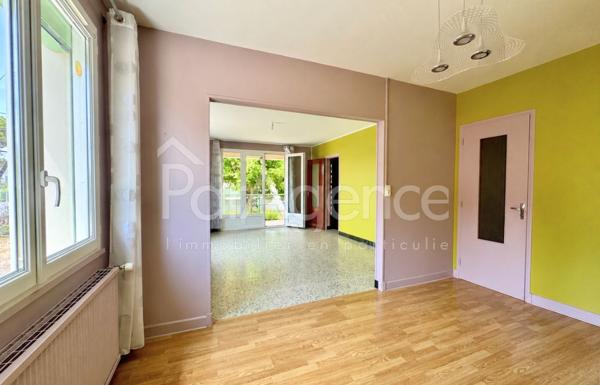Maison plain-pied 3 chambres. Jardin clos.