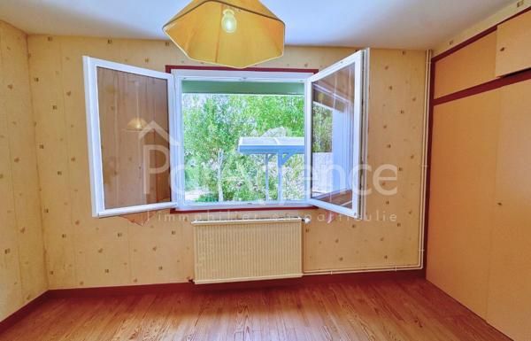 Maison plain-pied 3 chambres. Jardin clos.