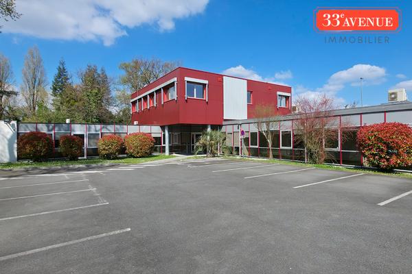 VILLENAVE D ORNON IMMEUBLE BUREAUX 800 M2 PARKING ASCENCEUR
