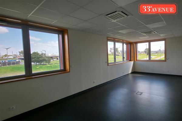 VILLENAVE D ORNON IMMEUBLE BUREAUX 800 M2 PARKING ASCENCEUR