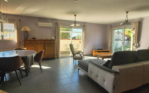 Maison à vendre    5 pièces •  Roquettes