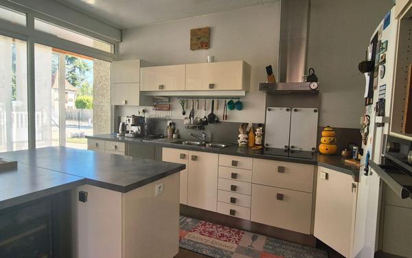 Maison à vendre    5 pièces •  Roquettes