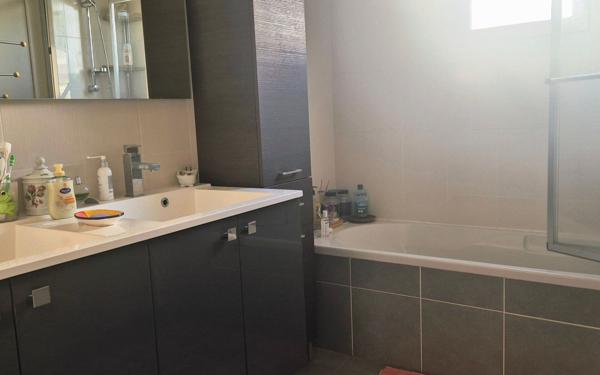 Maison à vendre    5 pièces •  Roquettes